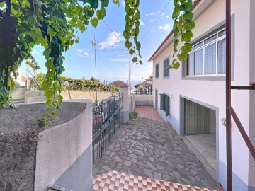 Moradia T4 para Venda em Calheta