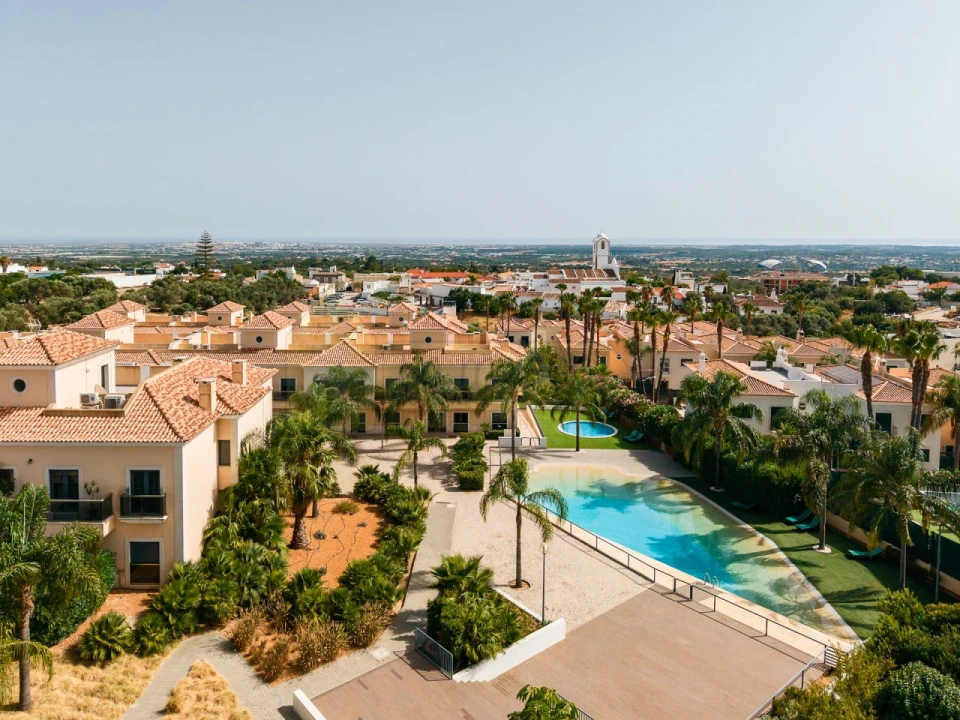 Apartamento T3 para Venda em Santa Barbara de Nexe Foto 2