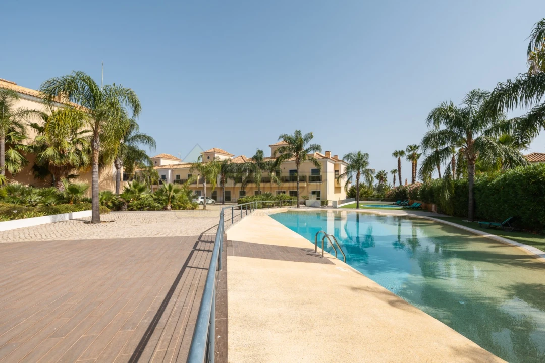 Apartamento T3 para Venda em Santa Barbara de Nexe Foto 5