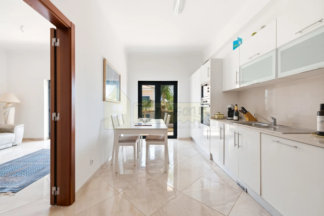 Apartamento T3 para Venda em Santa Barbara de Nexe Foto 8