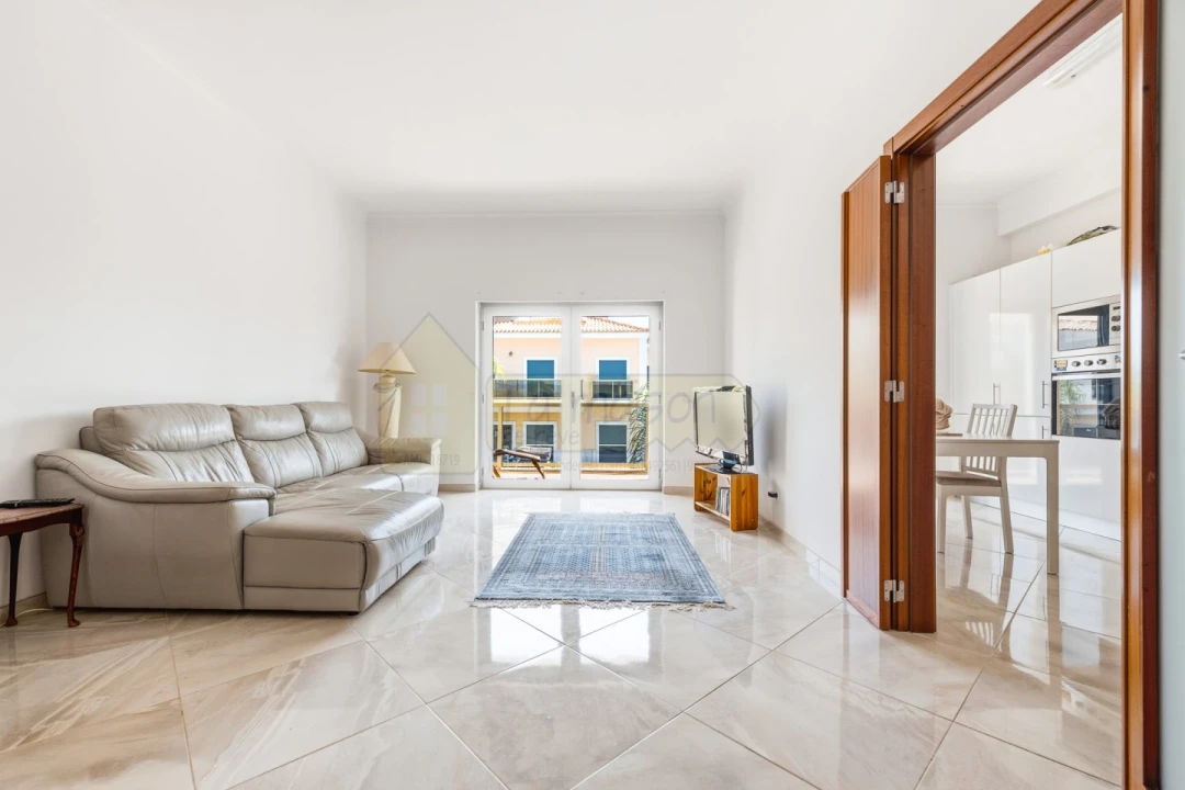 Apartamento T3 para Venda em Santa Barbara de Nexe Foto 14