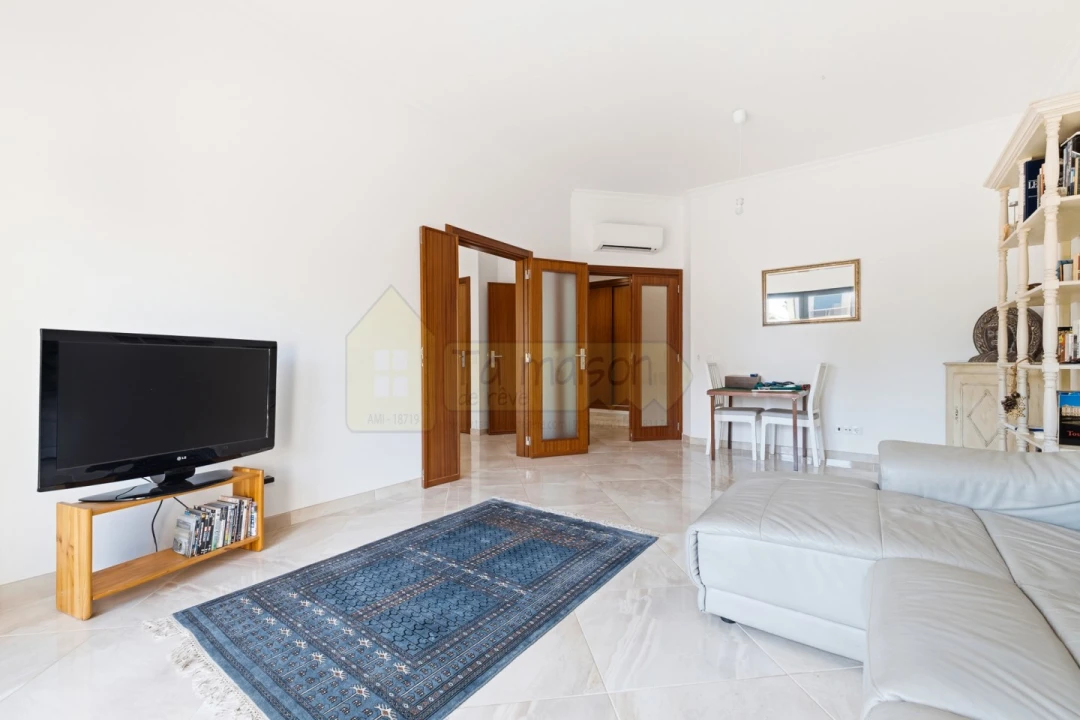 Apartamento T3 para Venda em Santa Barbara de Nexe Foto 17