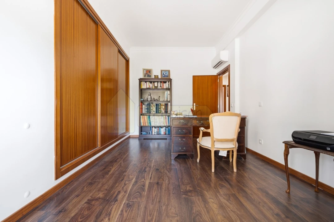 Apartamento T3 para Venda em Santa Barbara de Nexe Foto 29