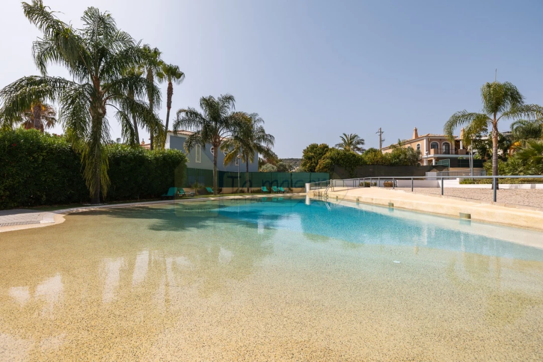 Apartamento T3 para Venda em Santa Barbara de Nexe Foto 35