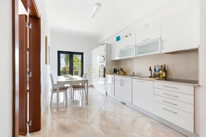 Apartamento T3 para Venda em Santa Barbara de Nexe