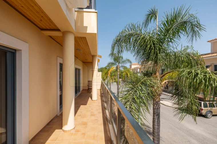 Apartamento T3 para Venda em Santa Barbara de Nexe Foto 13