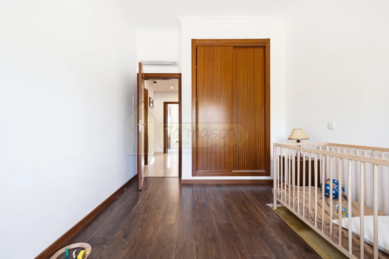 Apartamento T3 para Venda em Santa Barbara de Nexe Foto 28
