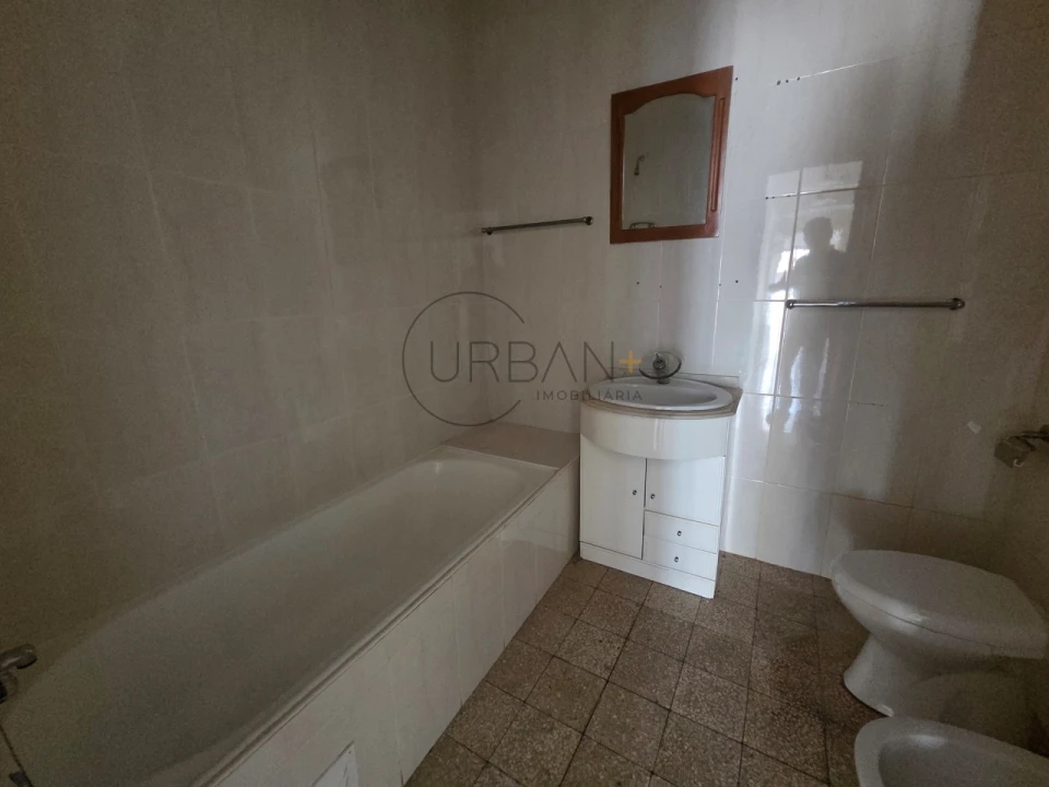 Apartamento T3 para Venda em Repeses e São Salvador Foto 2