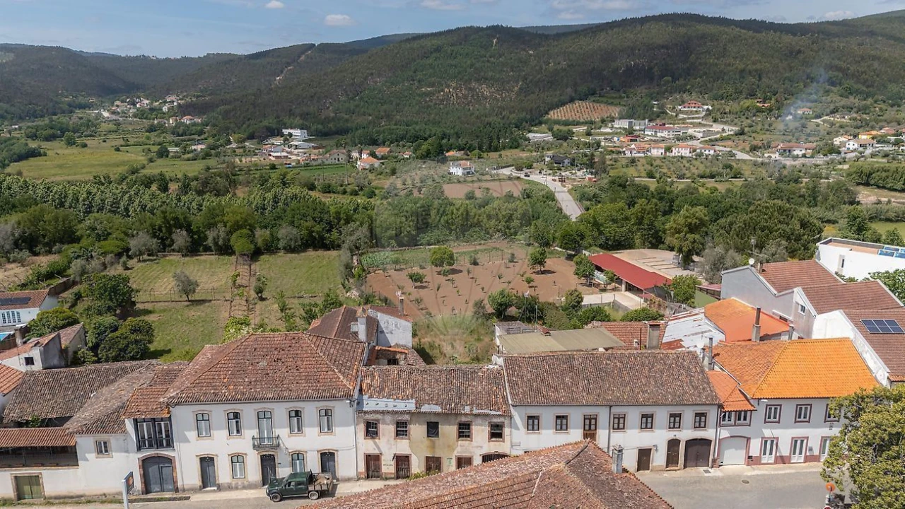 Moradia T4 para Venda em Vila Nova do Ceira Foto 6