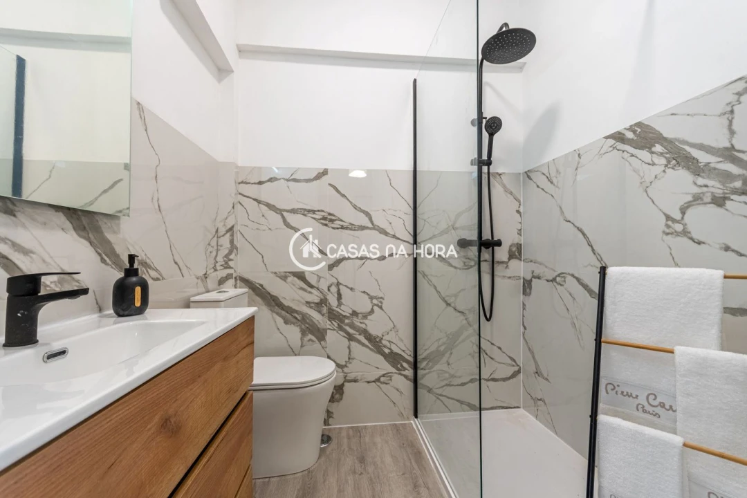 Apartamento T2 para Venda em Alfragide Foto 13