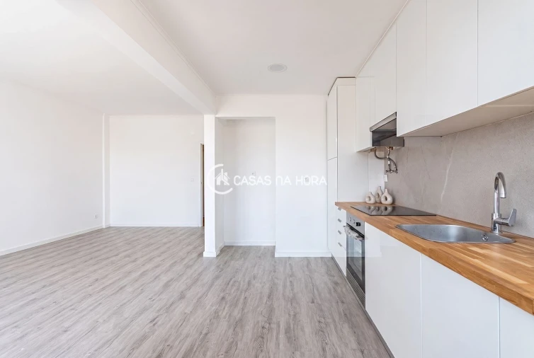 Apartamento T2 para Venda em Alfragide Foto 6