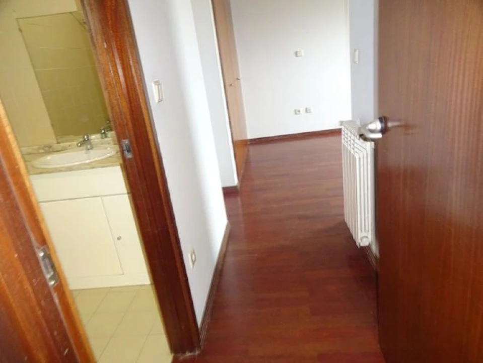 Apartamento T1 para Arrendamento em Paranhos Foto 5
