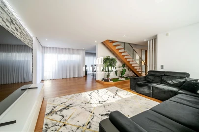 Moradia T4 para Venda em Arcozelo