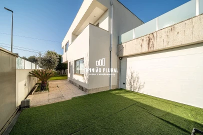 Moradia T4 para Venda em Arcozelo