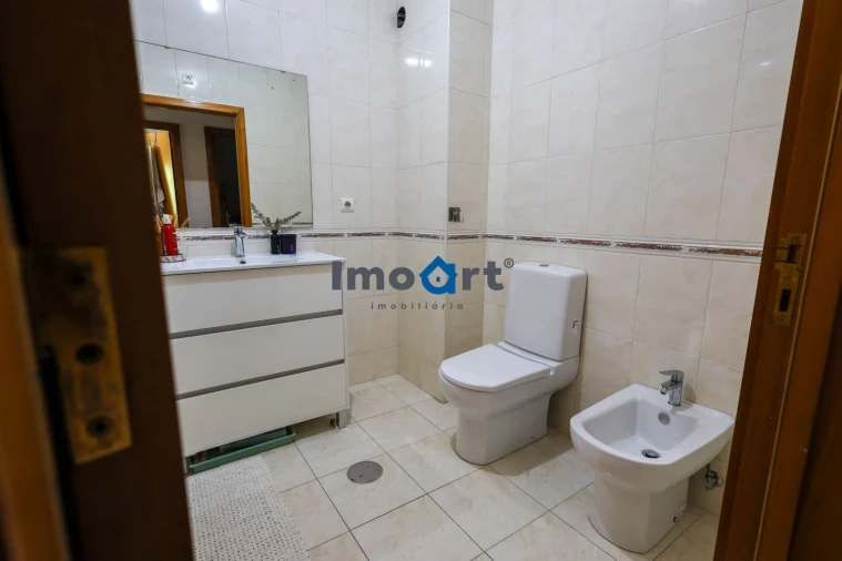 Apartamento T2 para Venda em Avintes Foto 34