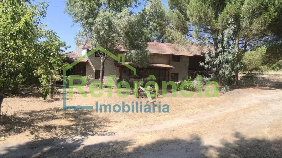 Moradia T4 para Venda em Santa Maria Maior