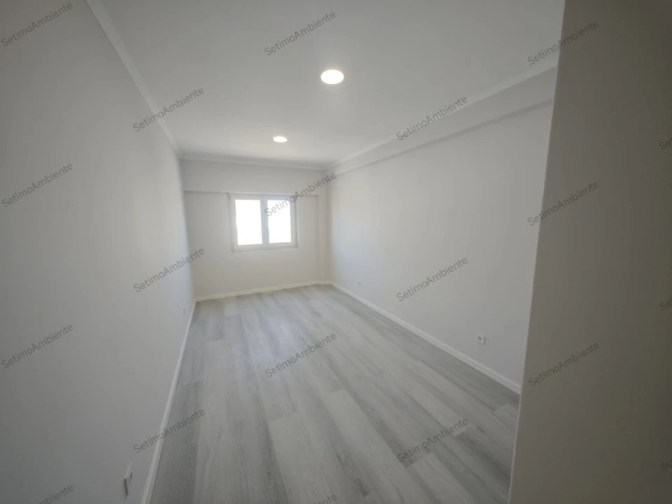 Apartamento T4 para Venda em Amora Foto 12