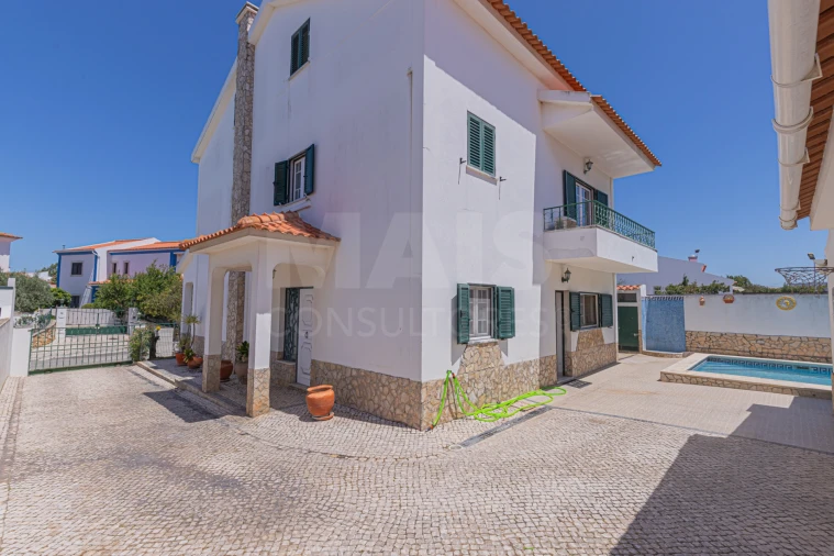 Moradia T4 para Venda em Alenquer (Santo Estêvão e Triana) Foto 3