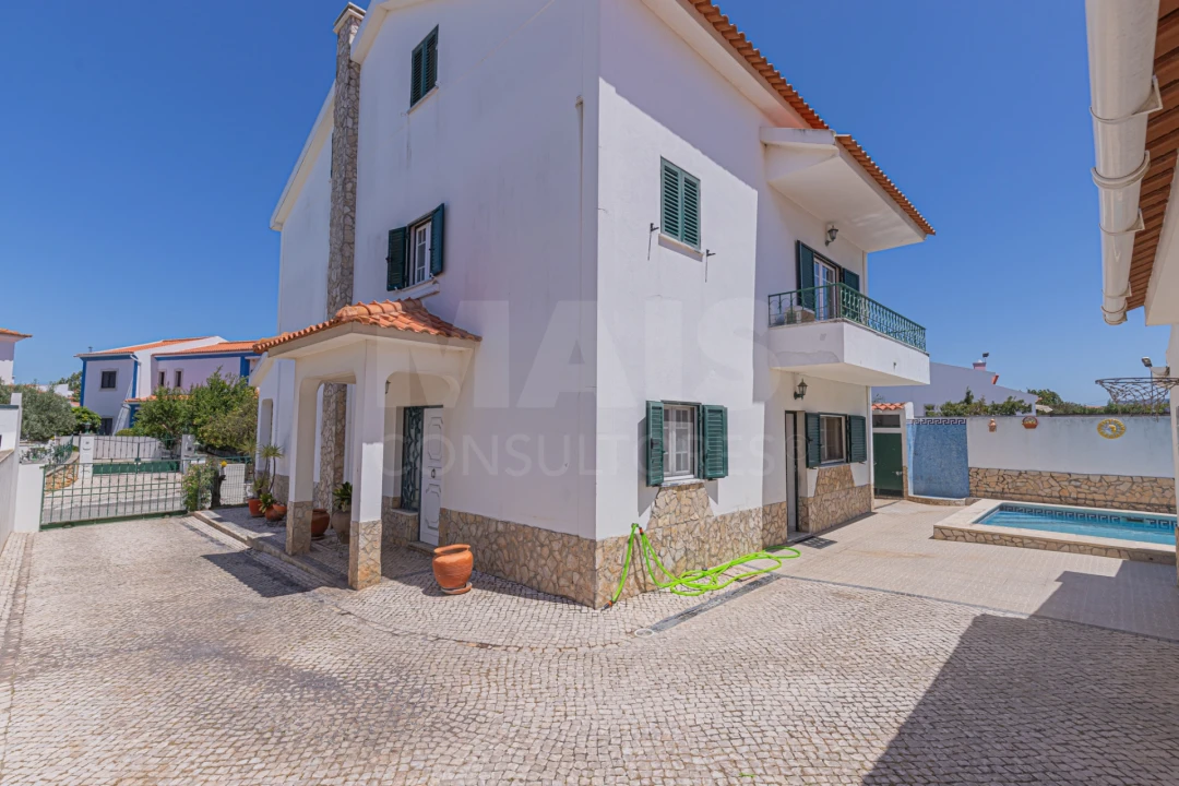 Moradia T4 para Venda em Alenquer (Santo Estêvão e Triana) Foto 3