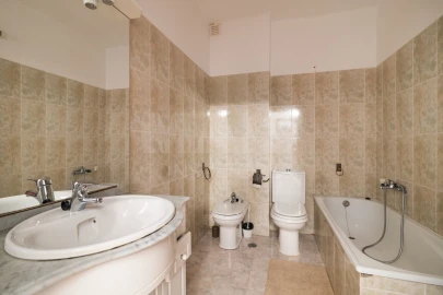 Apartamento T5 para Venda em Algueirão-Mem Martins