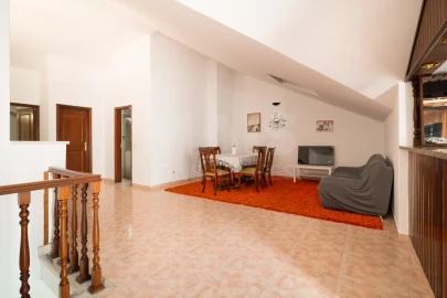 Apartamento T5 para Venda em Algueirão-Mem Martins