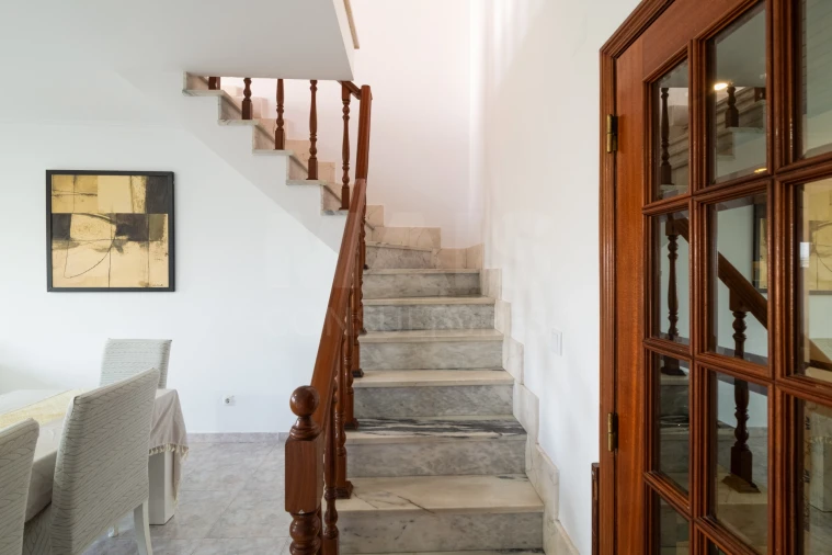 Apartamento T5 para Venda em Algueirão-Mem Martins Foto 4