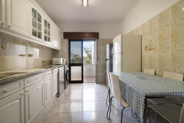 Apartamento T5 para Venda em Algueirão-Mem Martins Foto 3