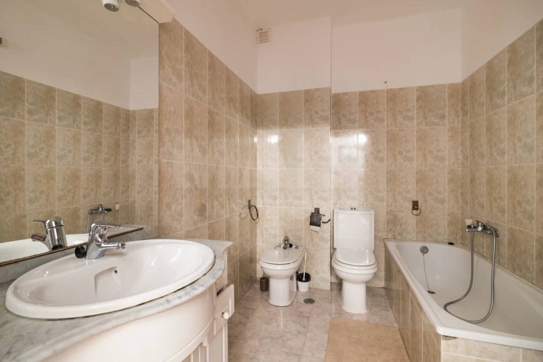 Apartamento T5 para Venda em Algueirão-Mem Martins Foto 2
