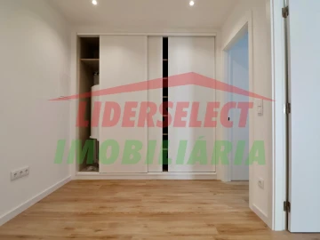 Moradia T3 para Venda em Santa Maria, São Pedro e Matacães