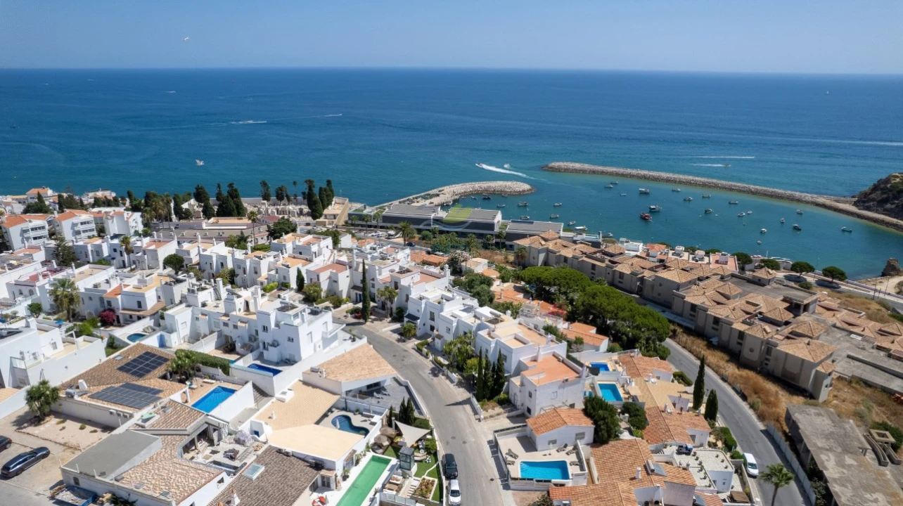 Moradia T3 para Venda em Albufeira e Olhos de Água Foto 1