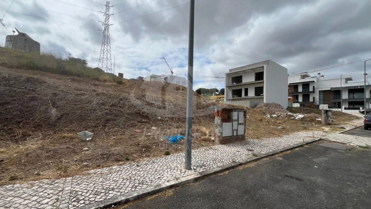Terreno para Venda em Vialonga Foto 1