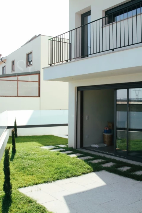 Moradia T3 para Venda em Frazão Arreigada