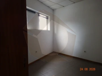 Armazém para Arrendamento em Vilar e Mosteiró