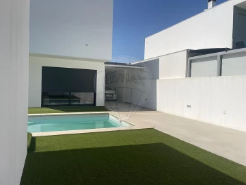 Moradia T4 para Venda em Marvila, Ribeira Santarém, São Salvador, São Nicolau