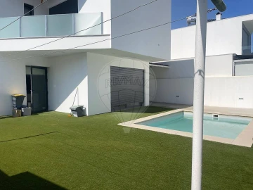 Moradia T4 para Venda em Marvila, Ribeira Santarém, São Salvador, São Nicolau
