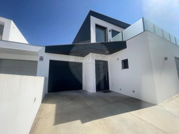 Moradia T4 para Venda em Marvila, Ribeira Santarém, São Salvador, São Nicolau