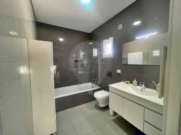 Moradia T4 para Venda em Marvila, Ribeira Santarém, São Salvador, São Nicolau