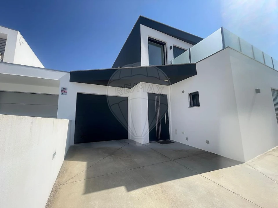 Moradia T4 para Venda em Marvila, Ribeira Santarém, São Salvador, São Nicolau Foto 1