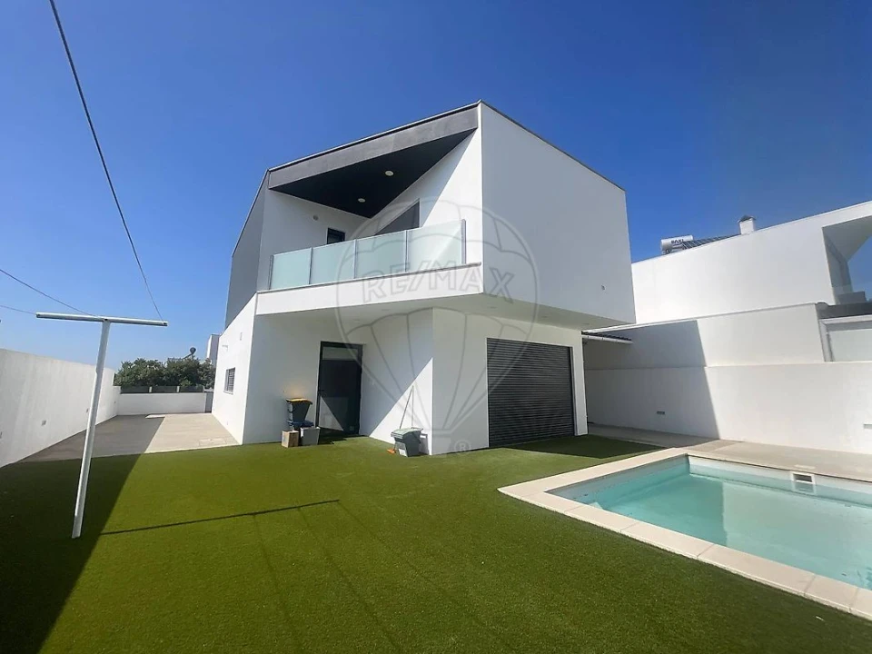 Moradia T4 para Venda em Marvila, Ribeira Santarém, São Salvador, São Nicolau Foto 4
