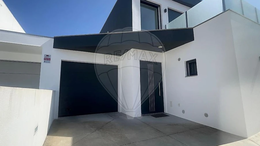Moradia T4 para Venda em Marvila, Ribeira Santarém, São Salvador, São Nicolau