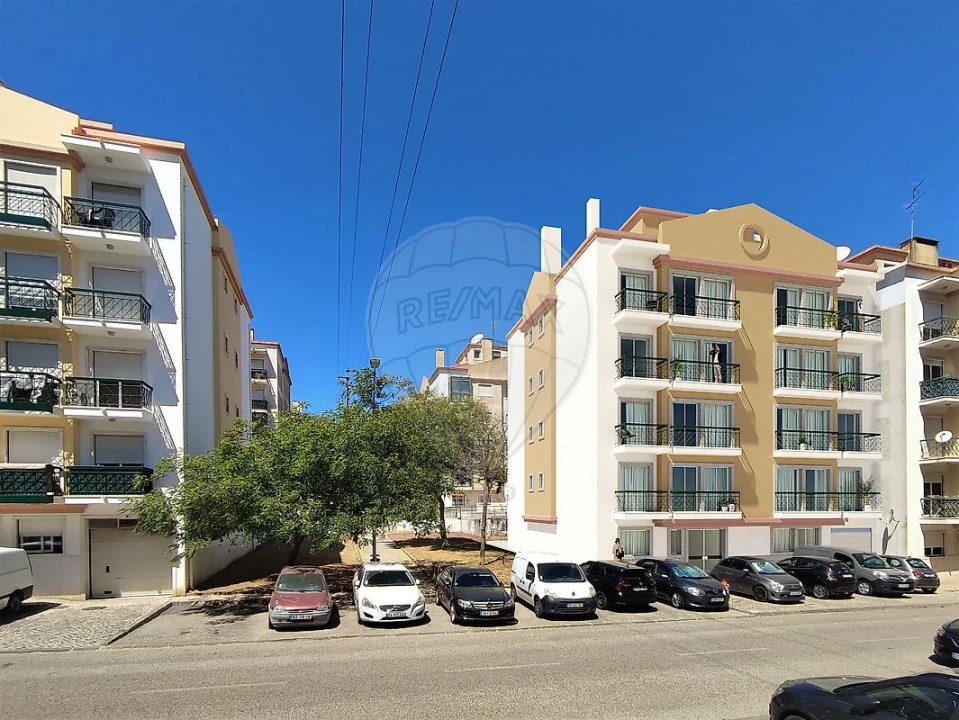 Apartamento T2 para Venda em Queluz e Belas Foto 2