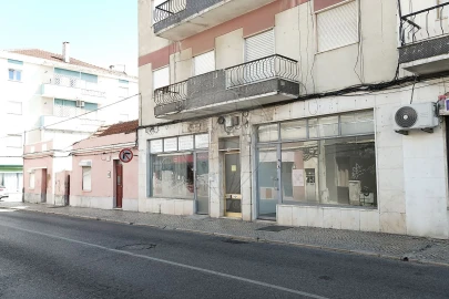 Loja para Venda em Baixa da Banheira e Vale da Amoreira