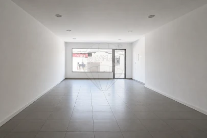 Loja para Venda em Baixa da Banheira e Vale da Amoreira