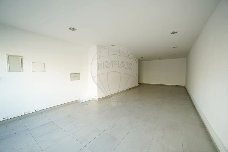 Loja para Venda em Baixa da Banheira e Vale da Amoreira Foto 4