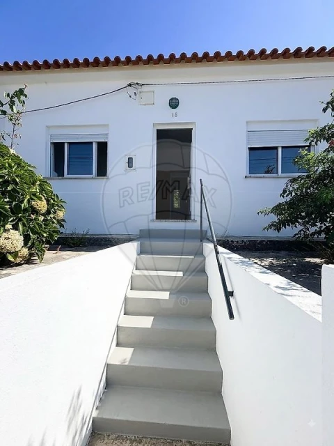 Moradia T2 para Arrendamento em Quinta do Anjo
