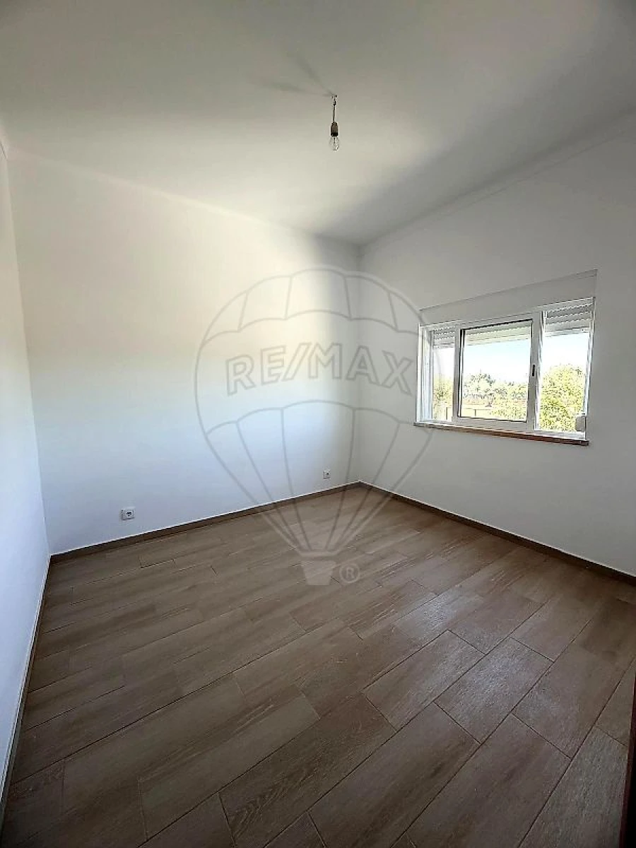 Moradia T2 para Arrendamento em Quinta do Anjo Foto 7