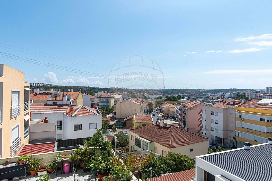 Apartamento T3 para Venda em Póvoa de Santo Adrião e Olival Basto Foto 27