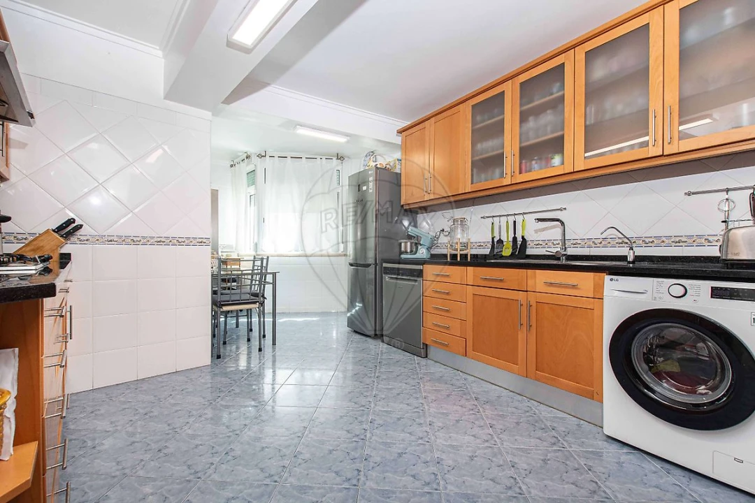 Apartamento T3 para Venda em Póvoa de Santo Adrião e Olival Basto Foto 11