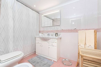 Apartamento T3 para Venda em Póvoa de Santo Adrião e Olival Basto