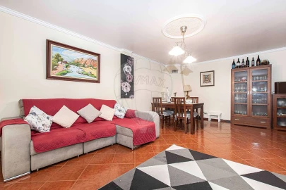 Apartamento T3 para Venda em Póvoa de Santo Adrião e Olival Basto